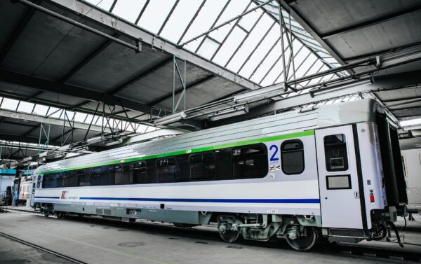 PKP_Intercity_1_fot.-H.-Cegielski-–-FPS-600x377